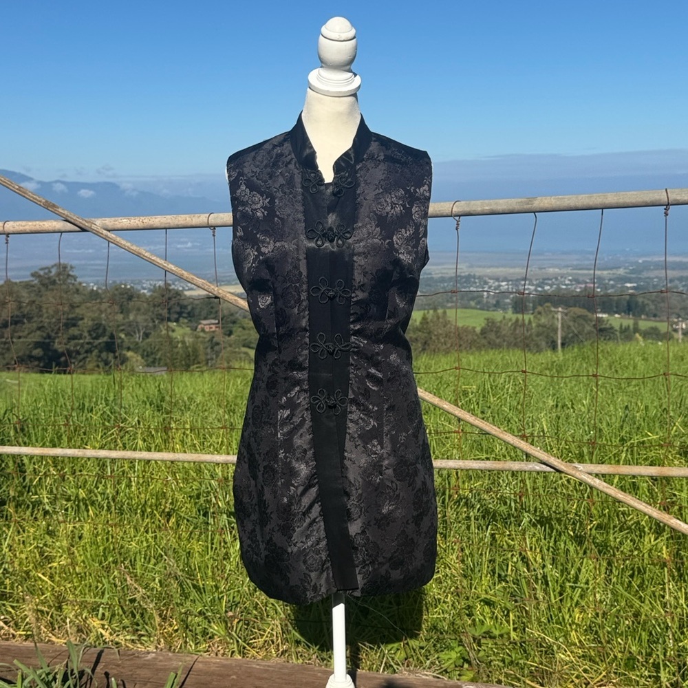 Vintage Sally black floral jacquard satin cheongsam Asian sleeveless dress M